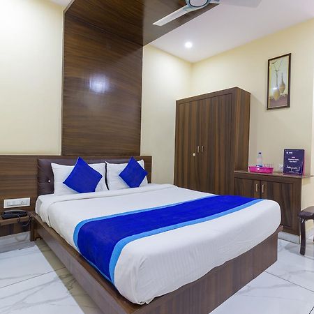 Hotel Oyo 7627 Royal Plaza Hyderabad Esterno foto