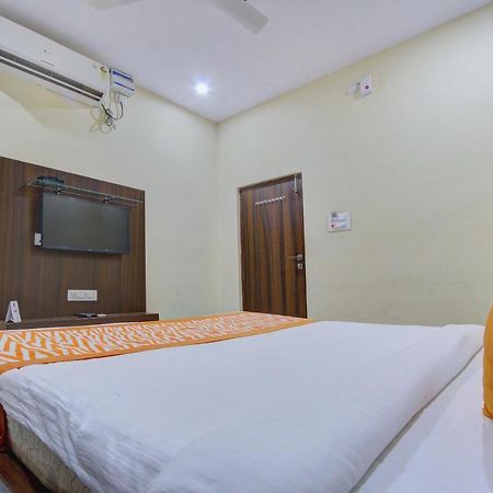 Hotel Oyo 7627 Royal Plaza Hyderabad Esterno foto