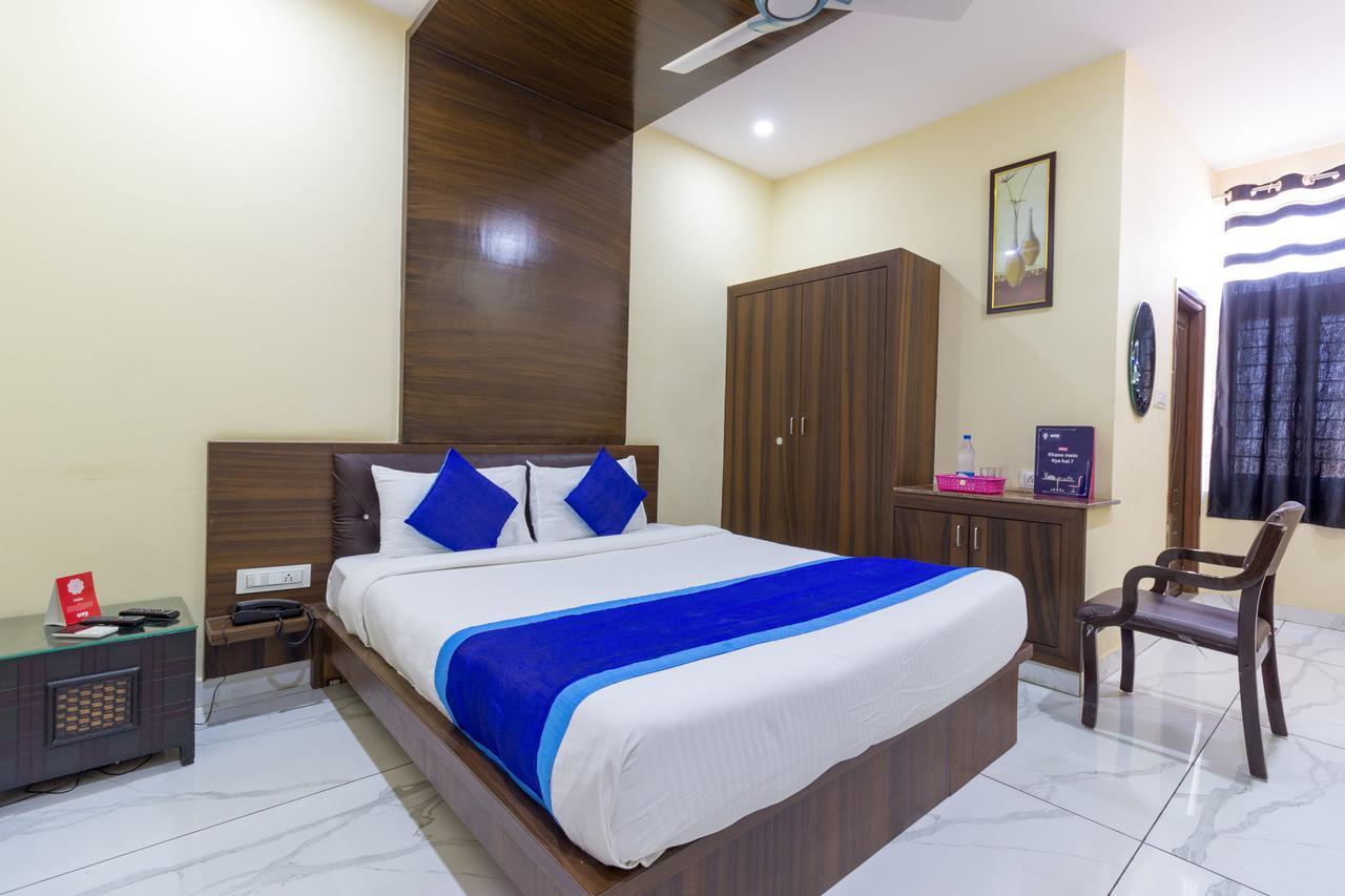 Hotel Oyo 7627 Royal Plaza Hyderabad Esterno foto