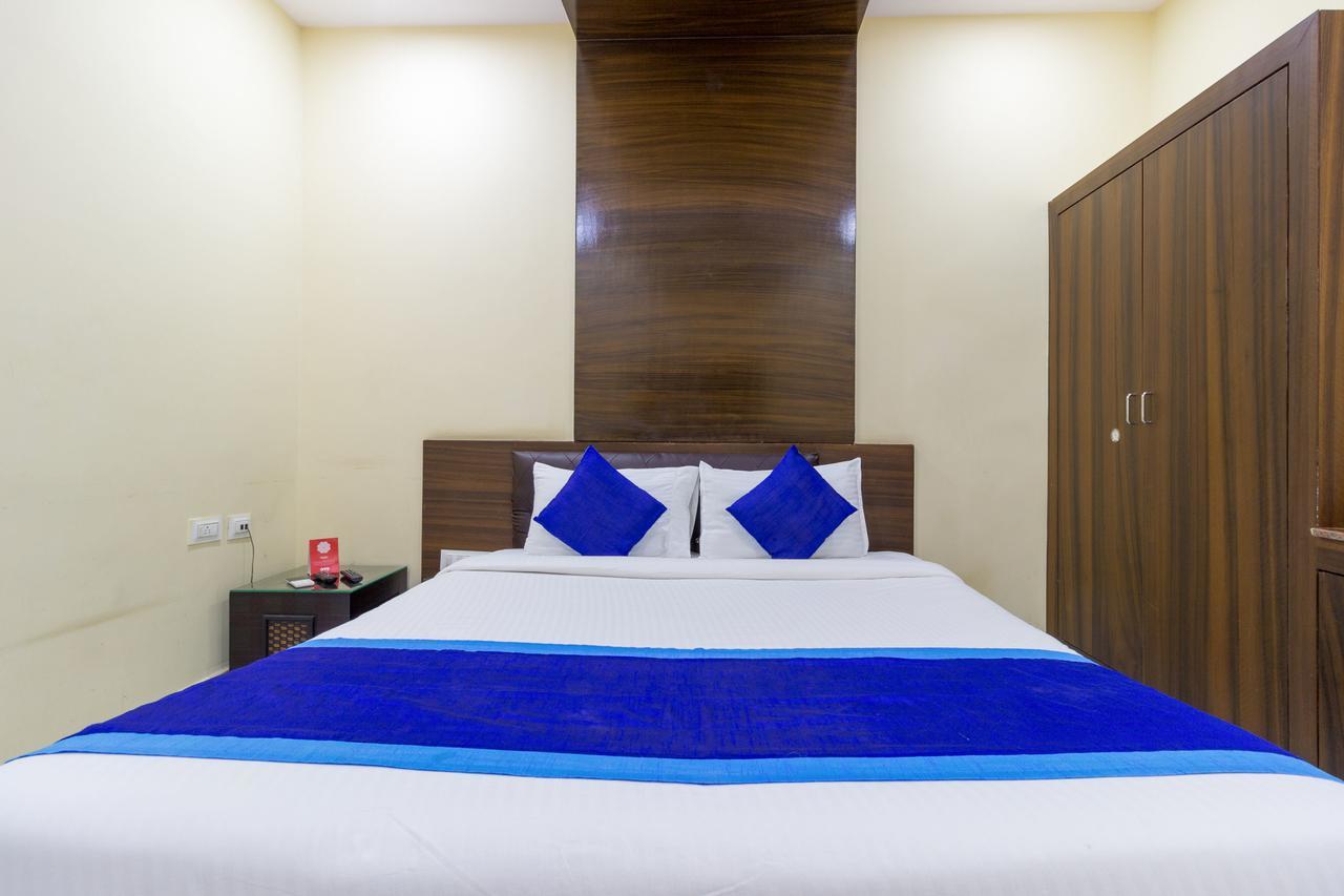 Hotel Oyo 7627 Royal Plaza Hyderabad Esterno foto
