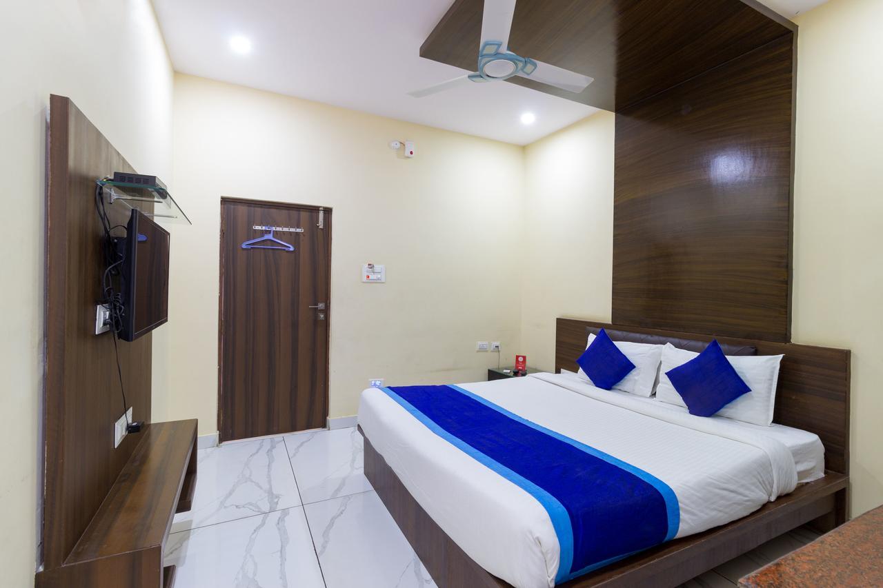 Hotel Oyo 7627 Royal Plaza Hyderabad Esterno foto