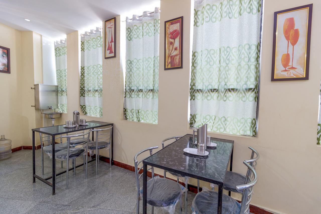 Hotel Oyo 7627 Royal Plaza Hyderabad Esterno foto
