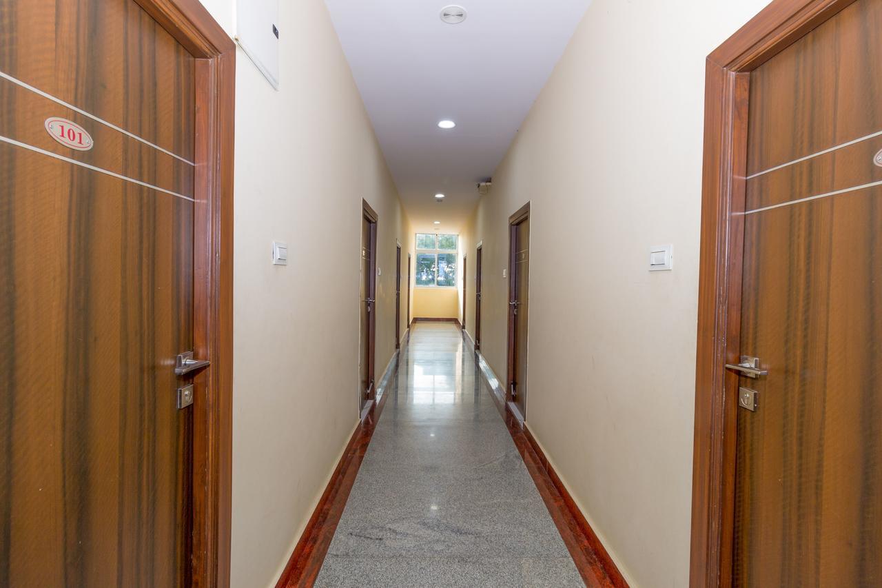 Hotel Oyo 7627 Royal Plaza Hyderabad Esterno foto