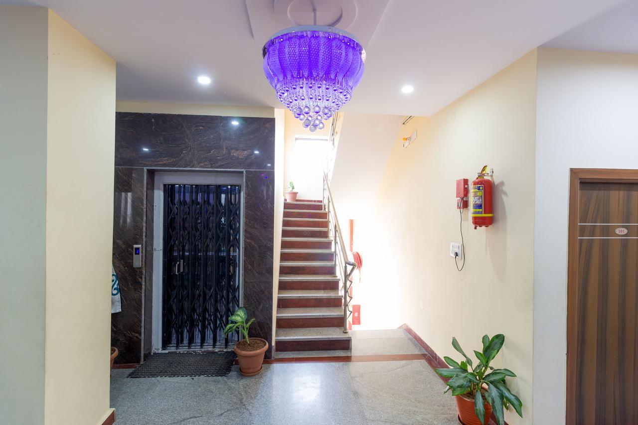 Hotel Oyo 7627 Royal Plaza Hyderabad Esterno foto