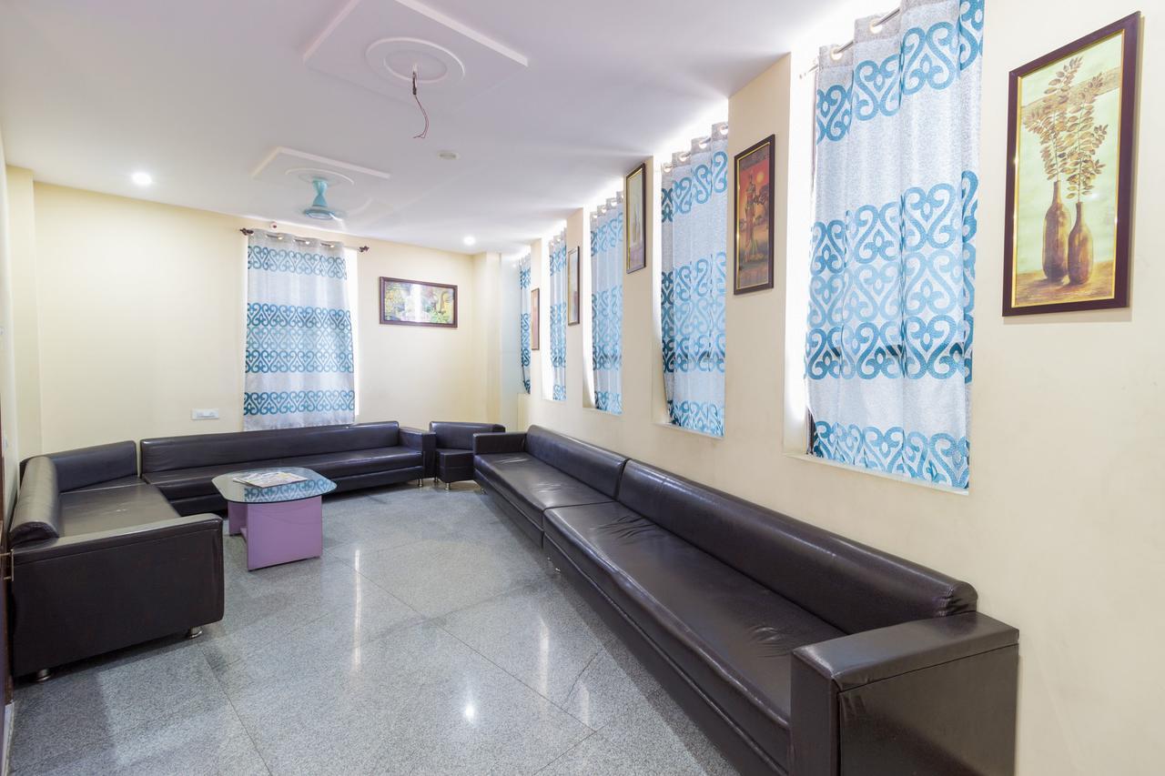 Hotel Oyo 7627 Royal Plaza Hyderabad Esterno foto