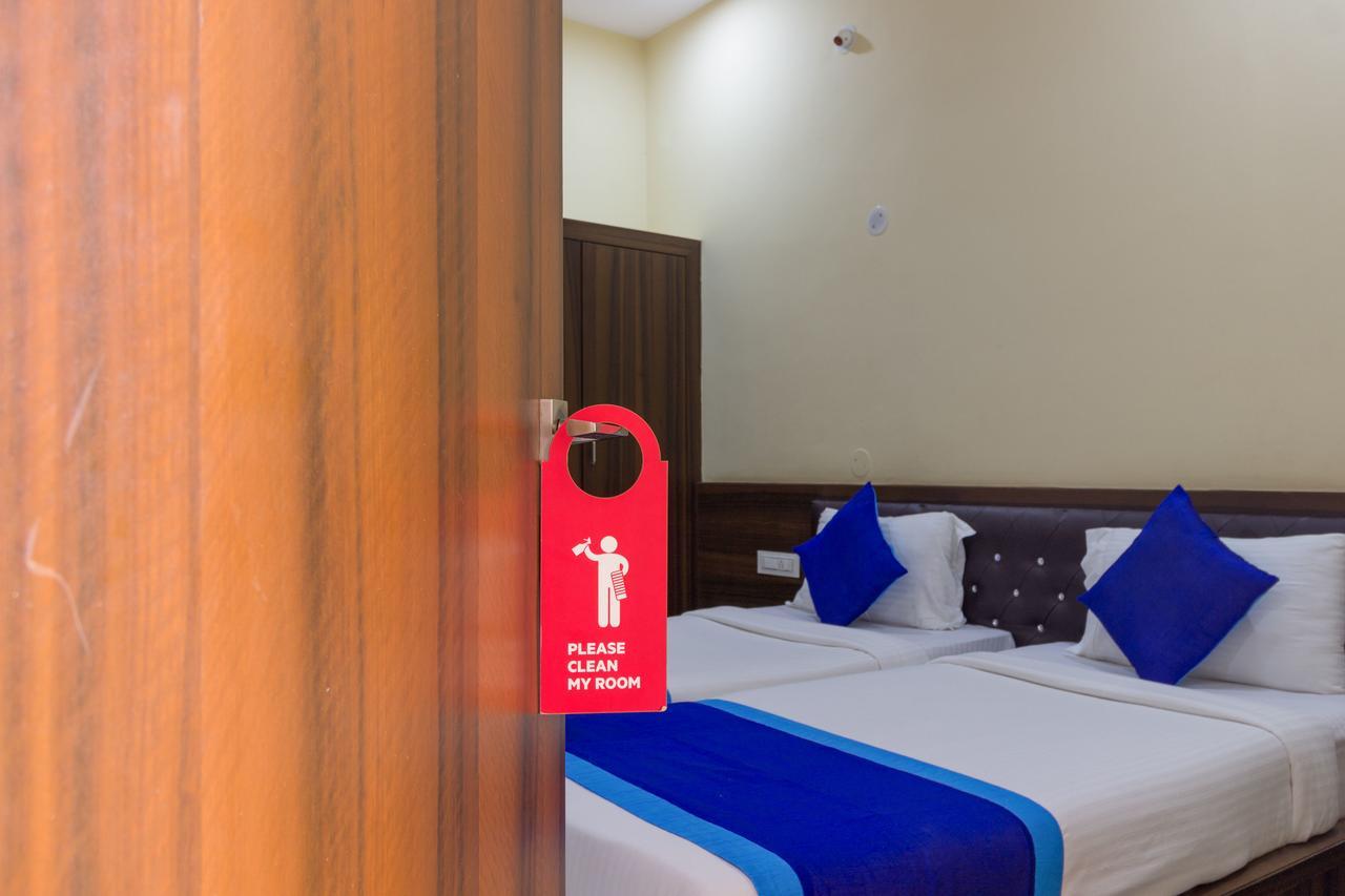 Hotel Oyo 7627 Royal Plaza Hyderabad Esterno foto