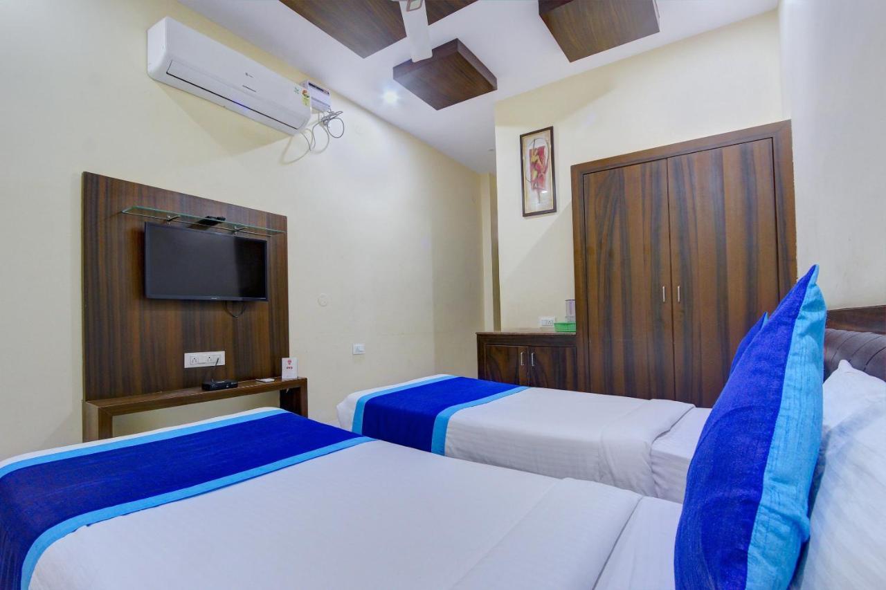 Hotel Oyo 7627 Royal Plaza Hyderabad Esterno foto