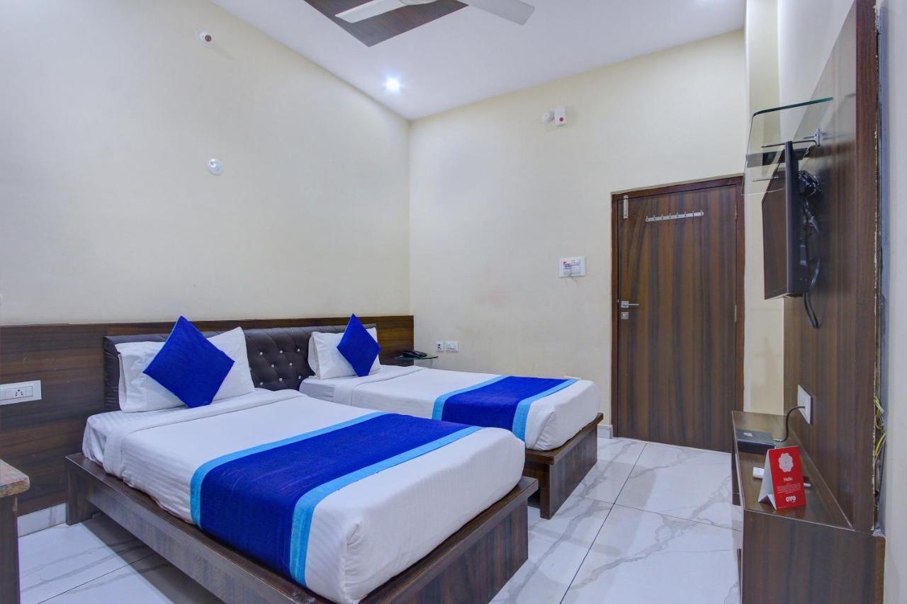 Hotel Oyo 7627 Royal Plaza Hyderabad Esterno foto