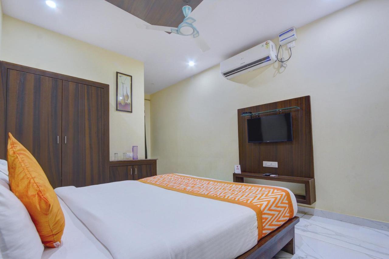 Hotel Oyo 7627 Royal Plaza Hyderabad Esterno foto