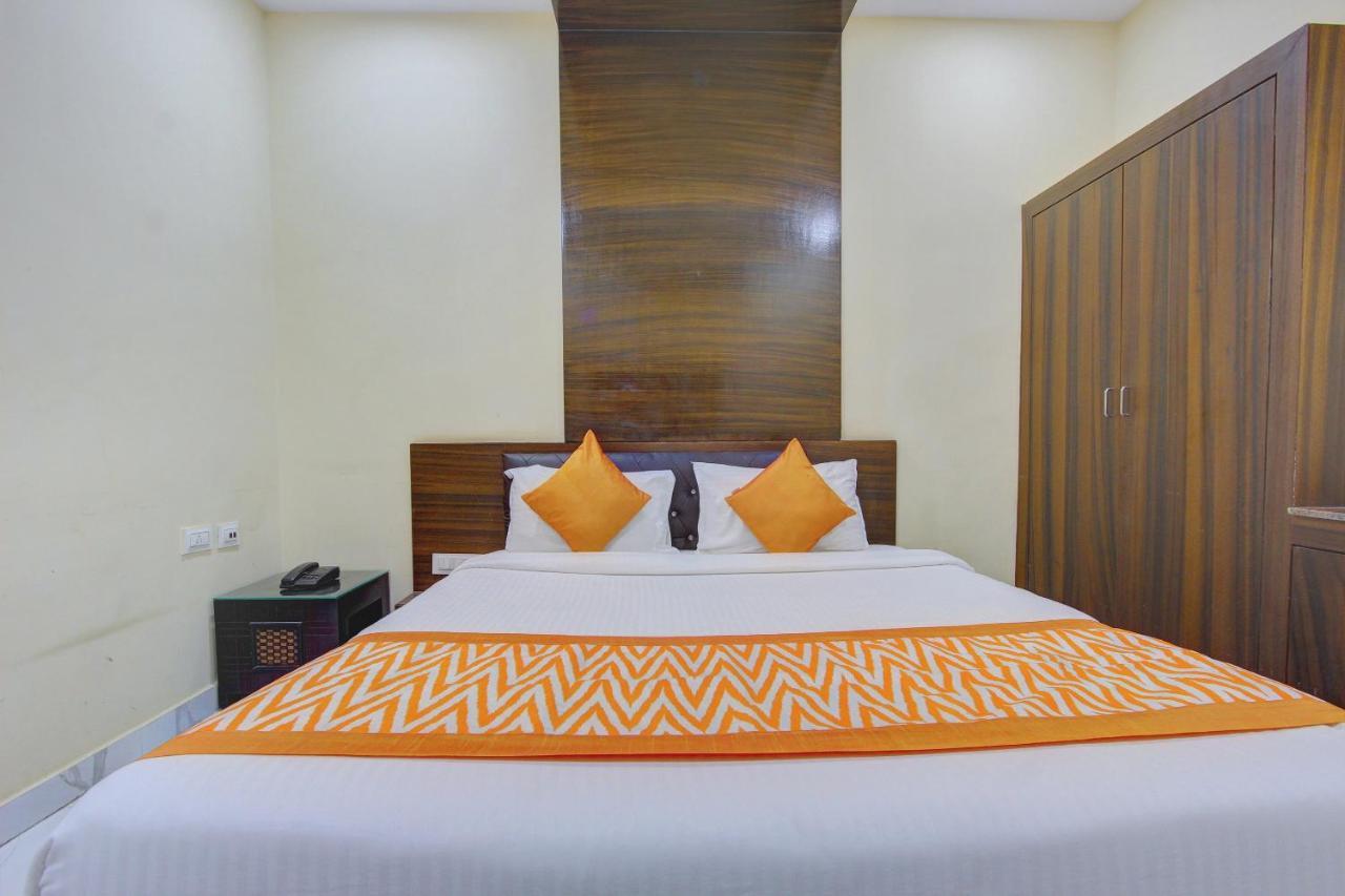 Hotel Oyo 7627 Royal Plaza Hyderabad Esterno foto